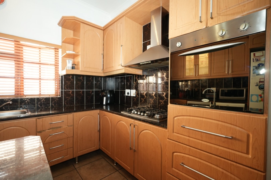 4 Bedroom Property for Sale in Wynberg Western Cape